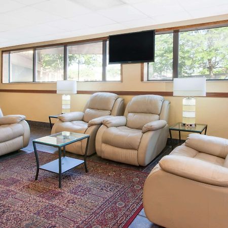 Days Inn & Suites By Wyndham Madison Heights Mi Εξωτερικό φωτογραφία