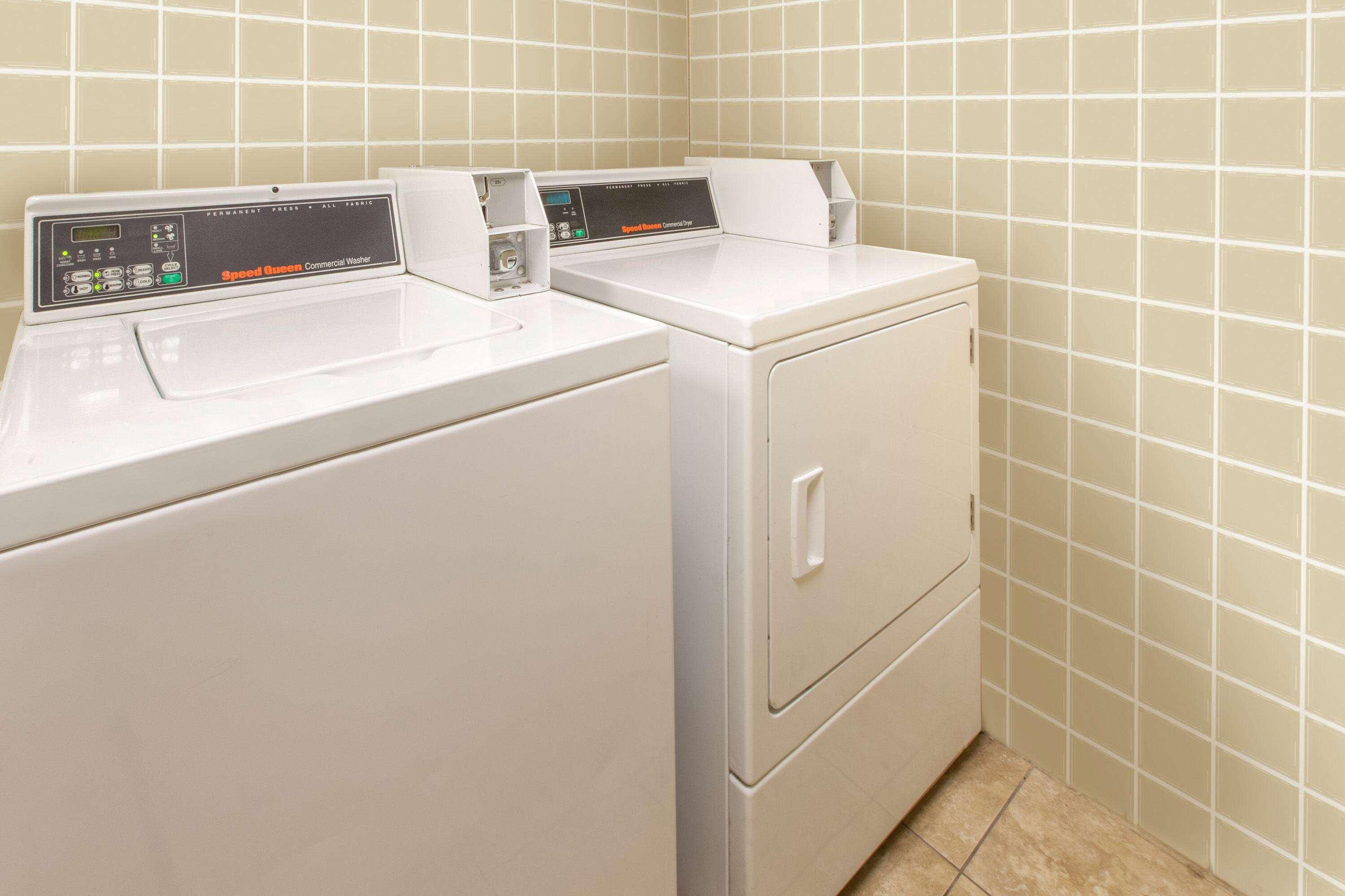Days Inn & Suites By Wyndham Madison Heights Mi Εξωτερικό φωτογραφία