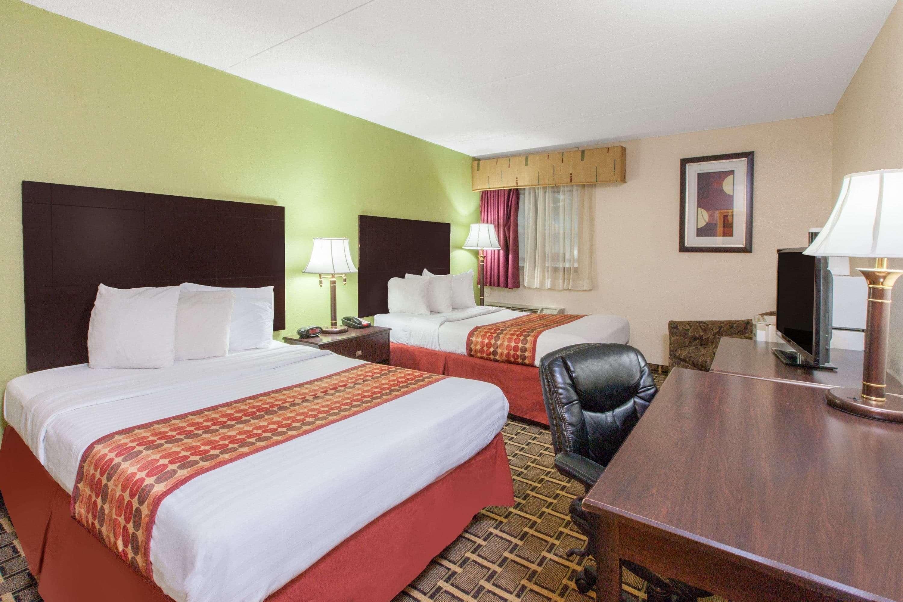 Days Inn & Suites By Wyndham Madison Heights Mi Εξωτερικό φωτογραφία