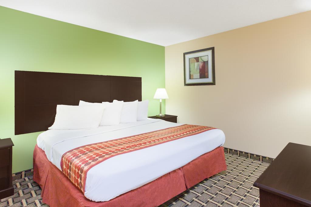 Days Inn & Suites By Wyndham Madison Heights Mi Εξωτερικό φωτογραφία