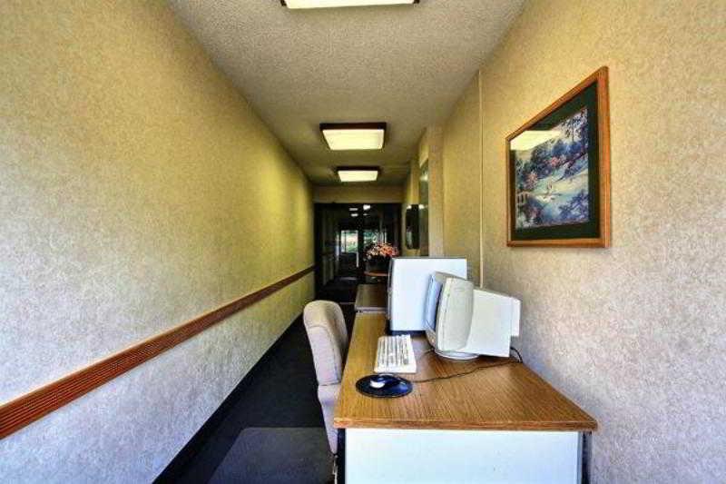 Days Inn & Suites By Wyndham Madison Heights Mi Εξωτερικό φωτογραφία