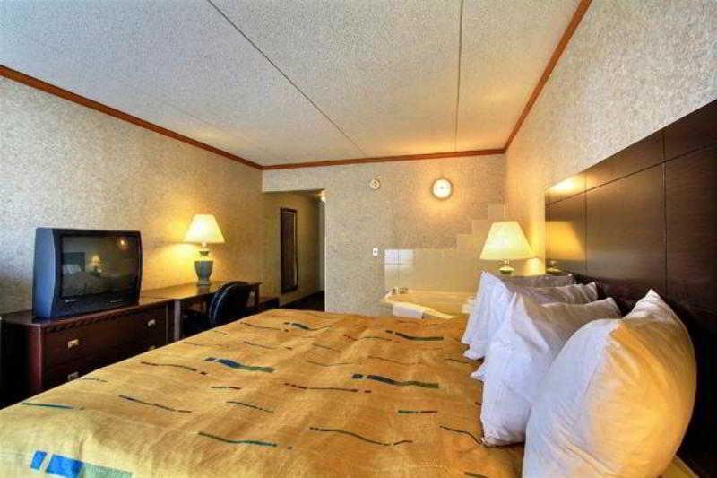 Days Inn & Suites By Wyndham Madison Heights Mi Εξωτερικό φωτογραφία