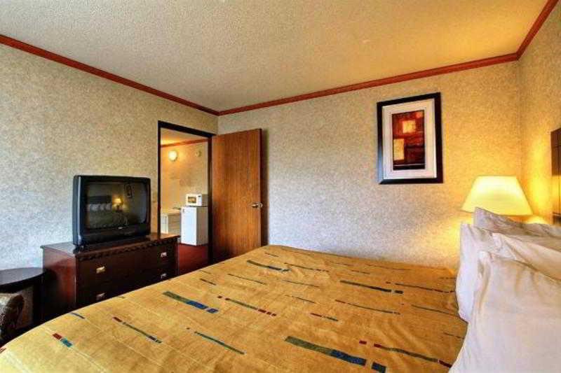 Days Inn & Suites By Wyndham Madison Heights Mi Εξωτερικό φωτογραφία
