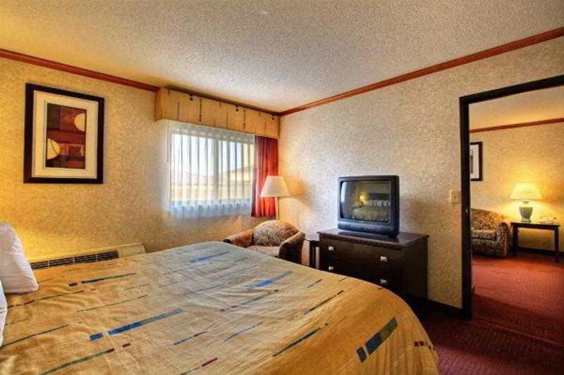 Days Inn & Suites By Wyndham Madison Heights Mi Εξωτερικό φωτογραφία
