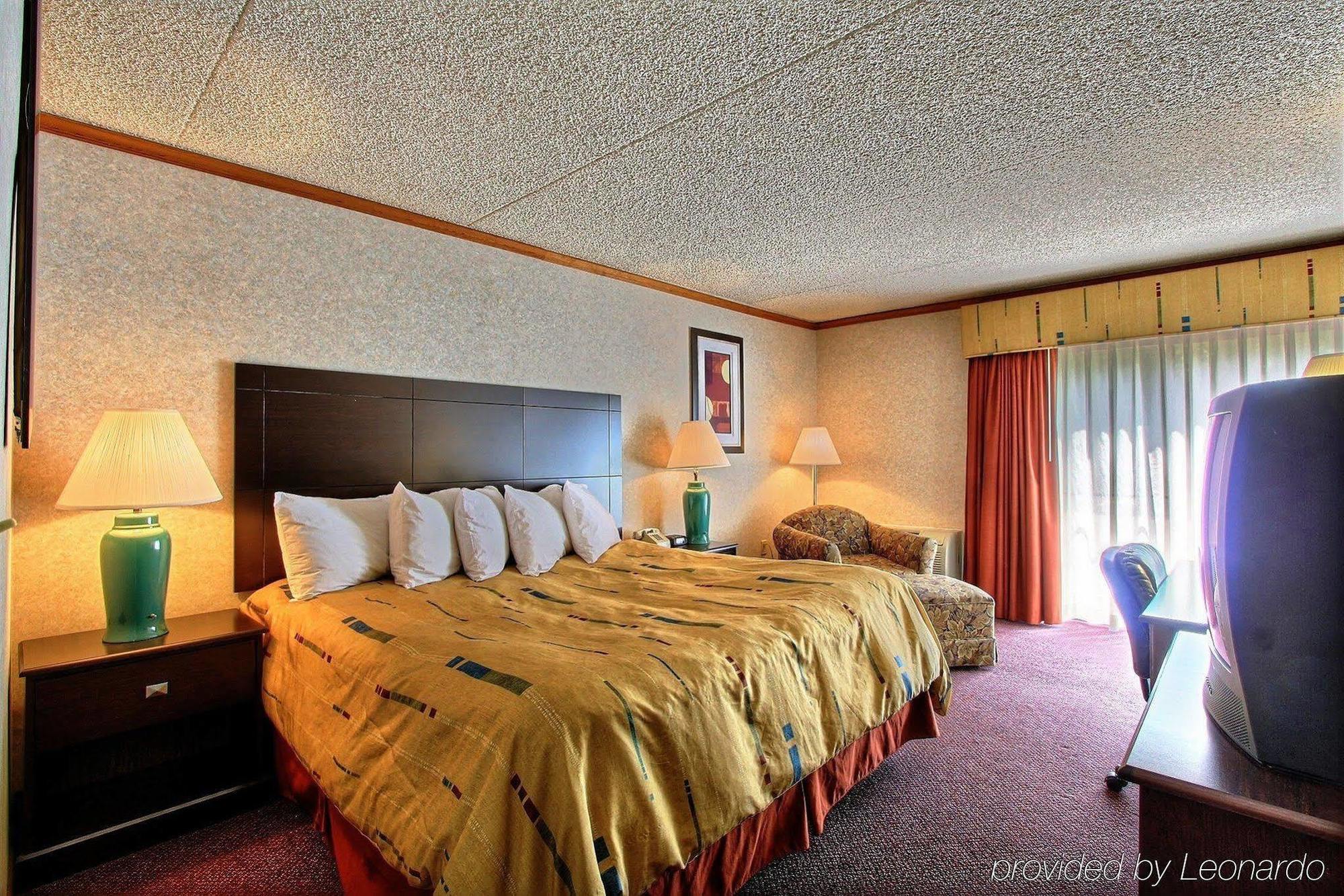 Days Inn & Suites By Wyndham Madison Heights Mi Εξωτερικό φωτογραφία