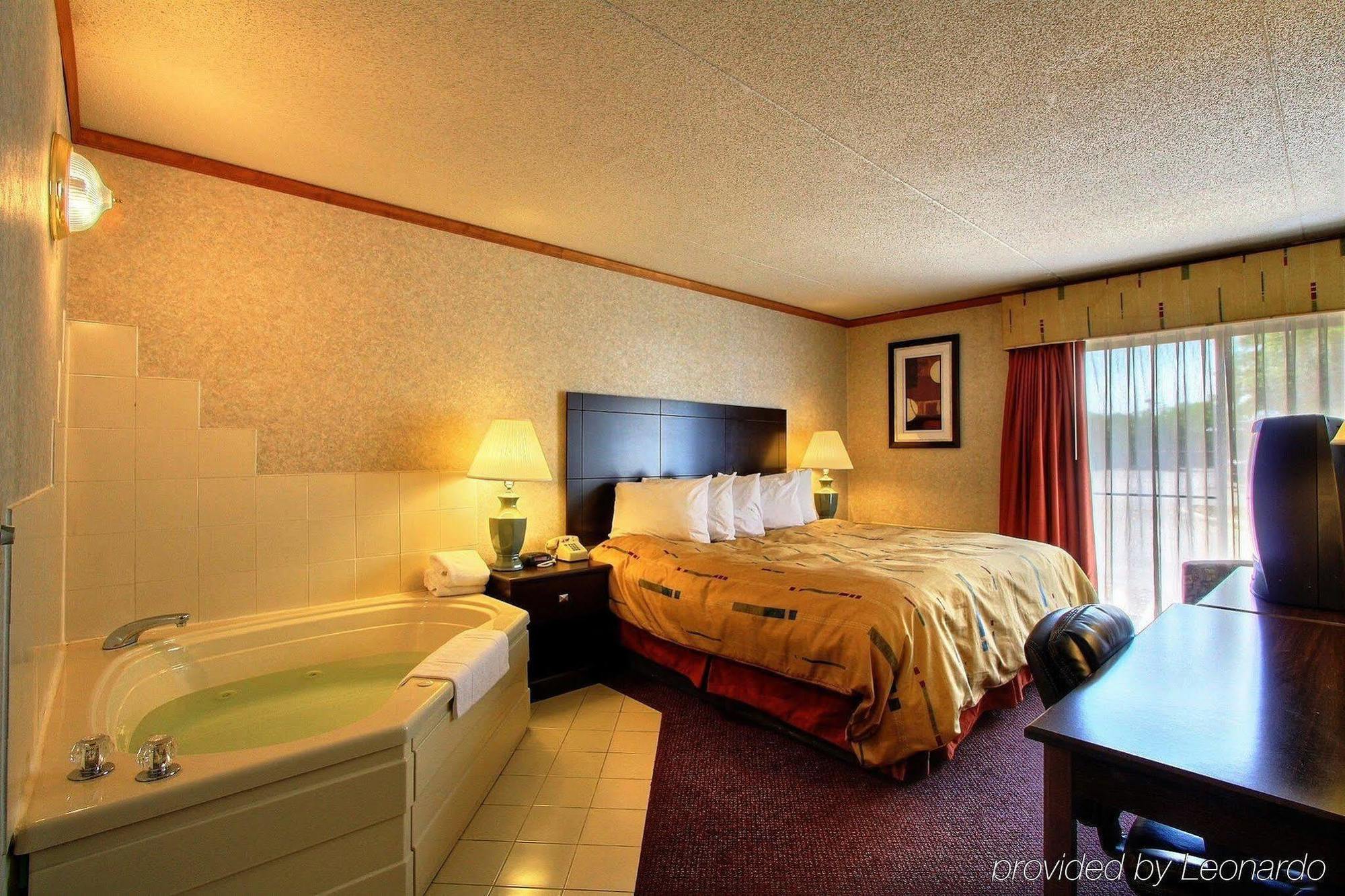 Days Inn & Suites By Wyndham Madison Heights Mi Εξωτερικό φωτογραφία